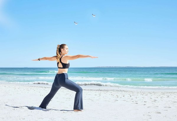 Quels exercices de Tai Chi sont recommandés pour améliorer la flexibilité chez les personnes âgées?
